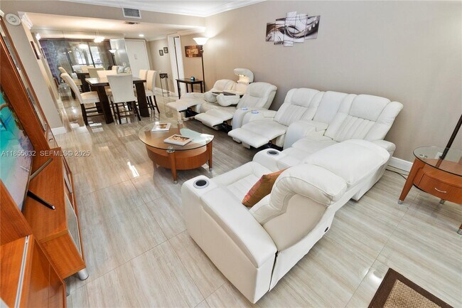 Building Photo - 16251 Golf Club Rd