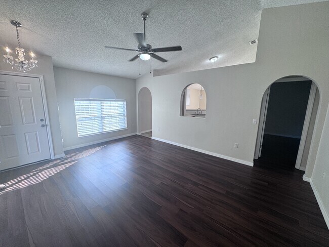 Foto del edificio - 8440 Oak Crossing Dr W