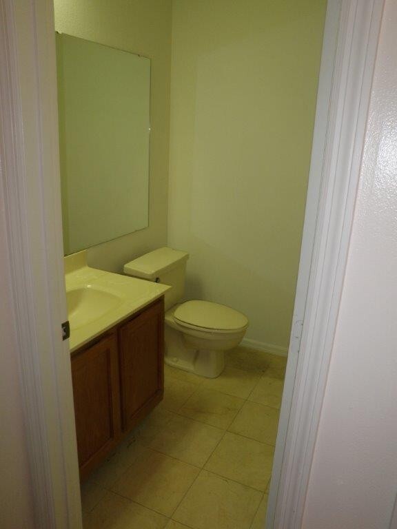 Foto del edificio - SPECIOUS 2nd FLOOR CORNER UNIT w/ 2 FULL S...