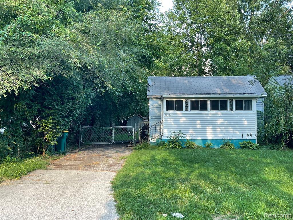 Primary Photo - 20956 Rensselaer St