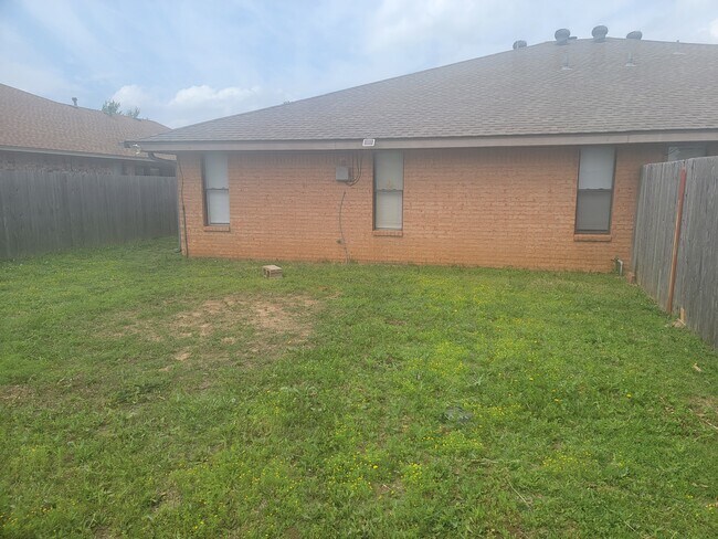 Foto del edificio - 8112 Azalea Ave