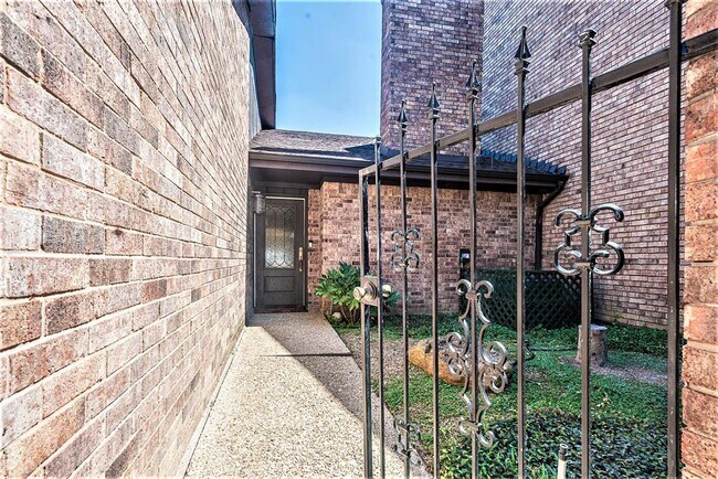 Foto del edificio - 3402 Courtyard Cir