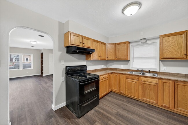 Building Photo - 336 Smith St