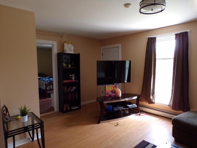 Living Room - 16 High St