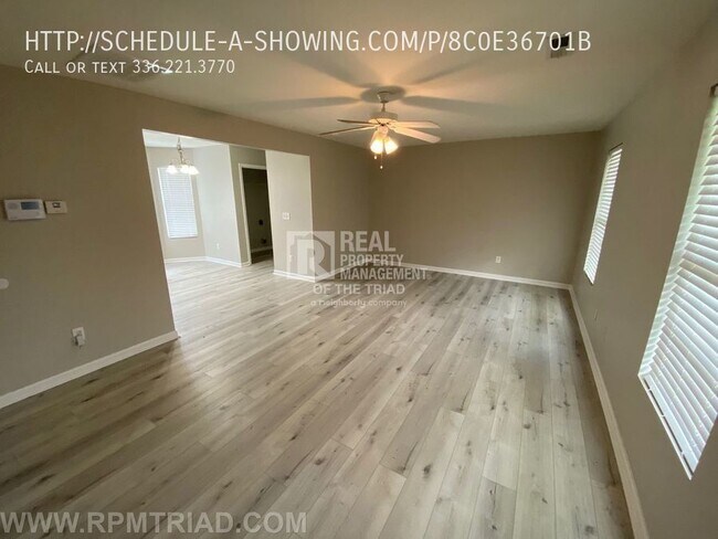 Building Photo - Lovely 4 Bedroom/3.5 Bath in Greensboro 27406