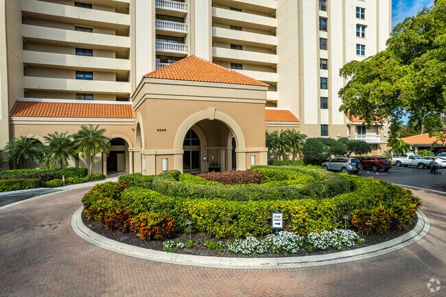 Entrada - St Kitts At Crown Colony