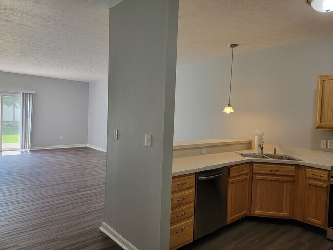 Building Photo - 10405 Platinum Dr