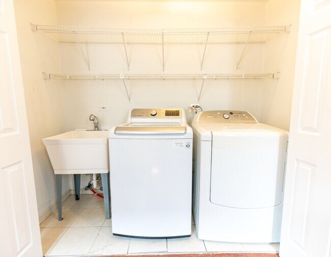 Foto del edificio - 954 N Honore St