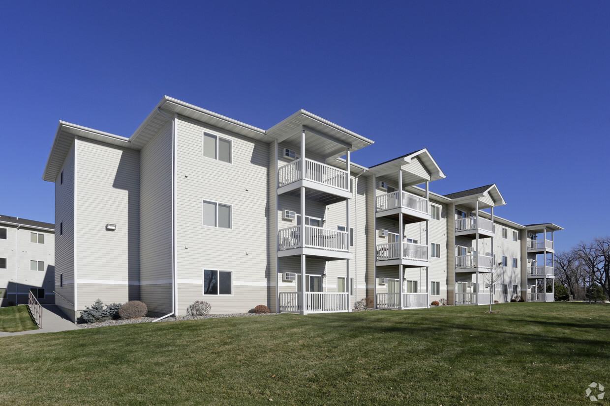 Foto principal - Elk Pointe Apartments