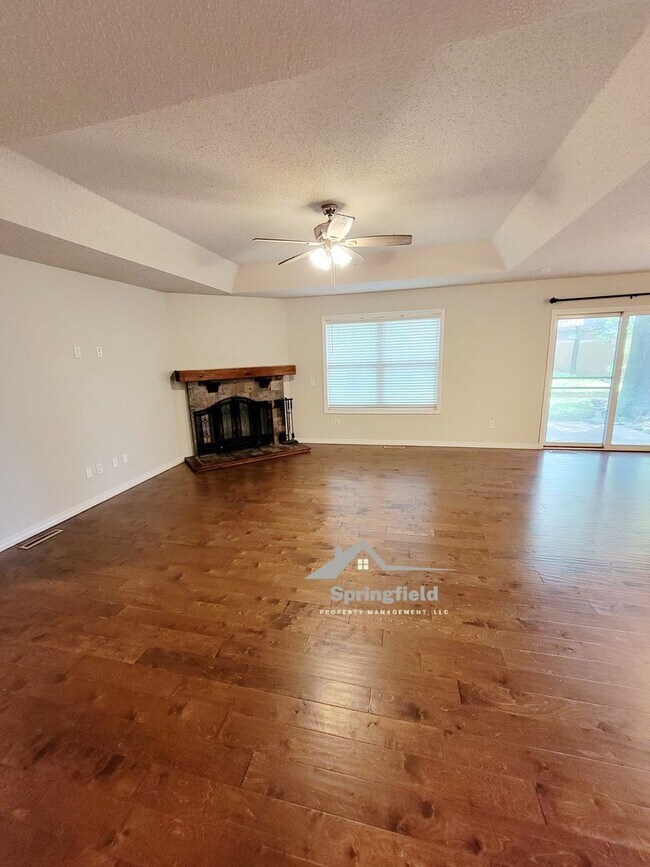 Building Photo - Southwest Springfield - Battlefield Area, ...