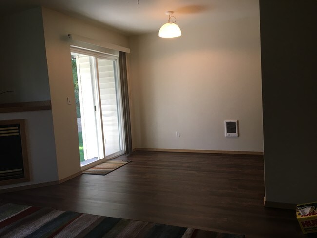 Building Photo - 5465 Glenridge Way