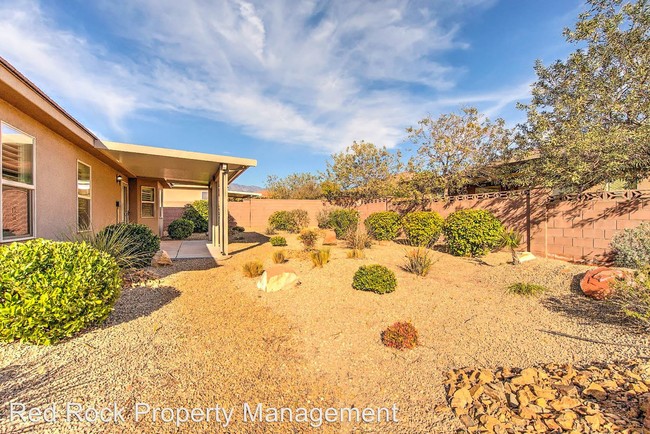 Building Photo - 986 Camel Springs Dr
