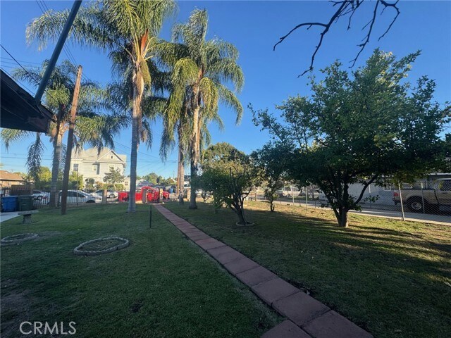 Building Photo - 639 N Currier St