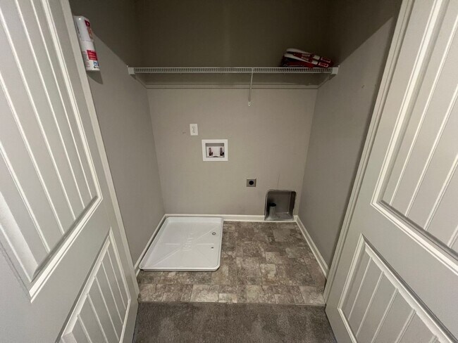 Building Photo - Immediate Occupancy!  2bed 2.5 bath Antioc...