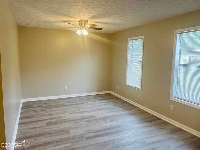 Building Photo - 135 Pine Terrace