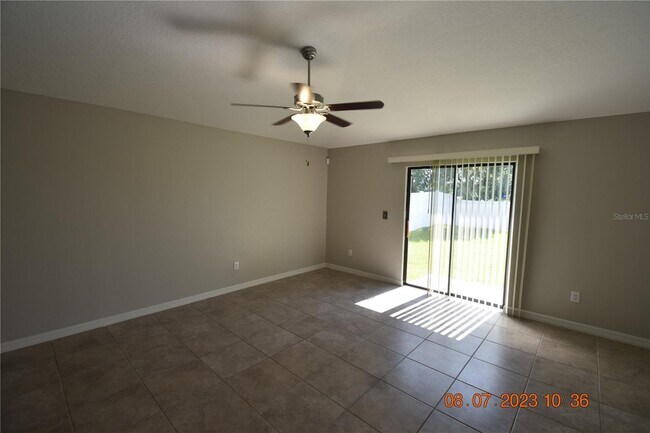 Building Photo - 10120 Carloway Hills Dr