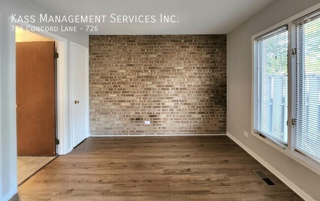 Foto del edificio - 726 Concord Ln