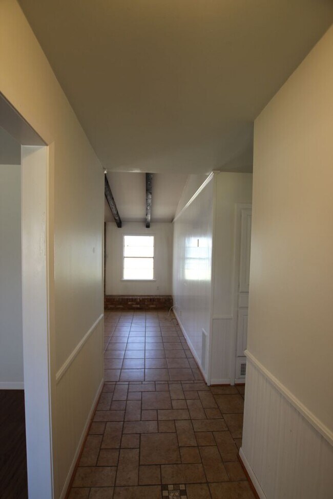 Building Photo - Tour Today! 3/2/2 in Tyler!