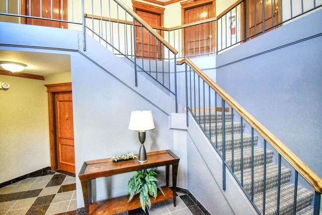 Building Photo - 109 White Oak Ct