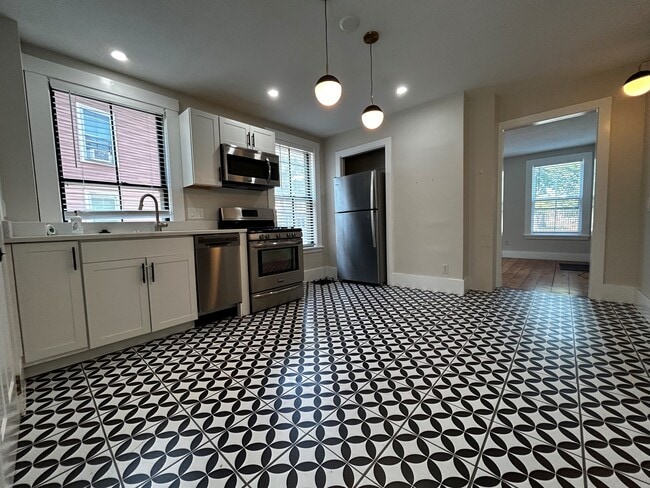 Building Photo - 55 Hale St