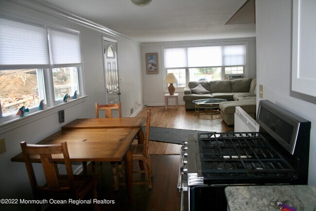 Foto del edificio - 811 Shore Rd