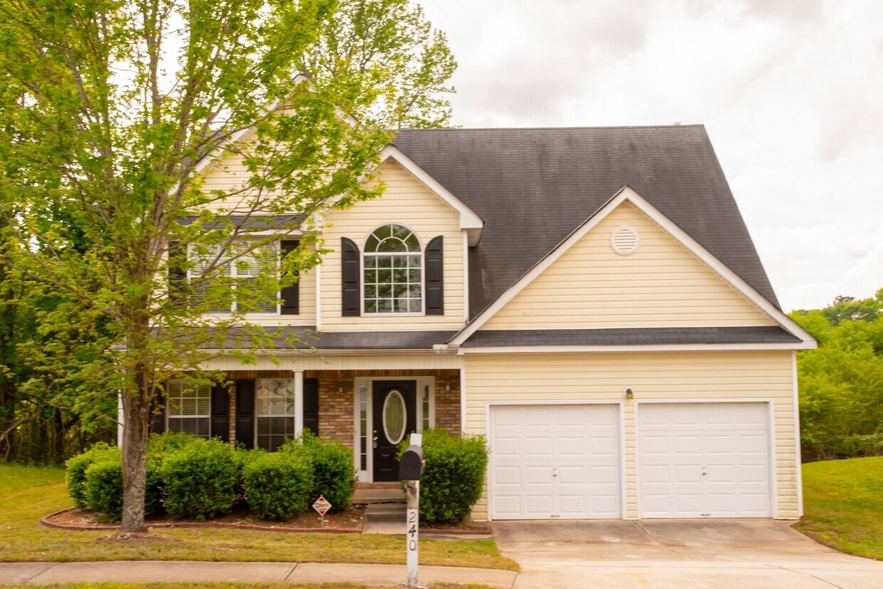Primary Photo - Impressive 3 Bed, 2.5 Bath Home