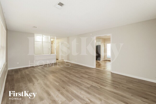 Foto del edificio - 8728 Everett St