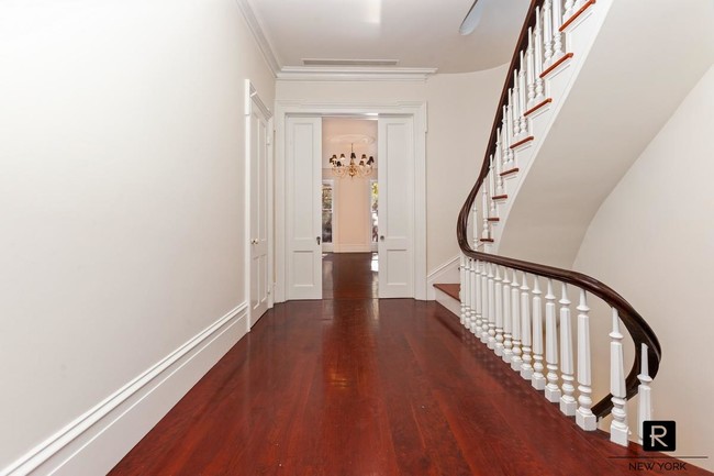 Building Photo - 225 West 22nd Street