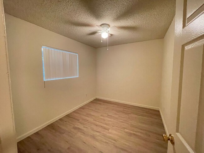 Foto del edificio - 10645-10645 Lind Ave