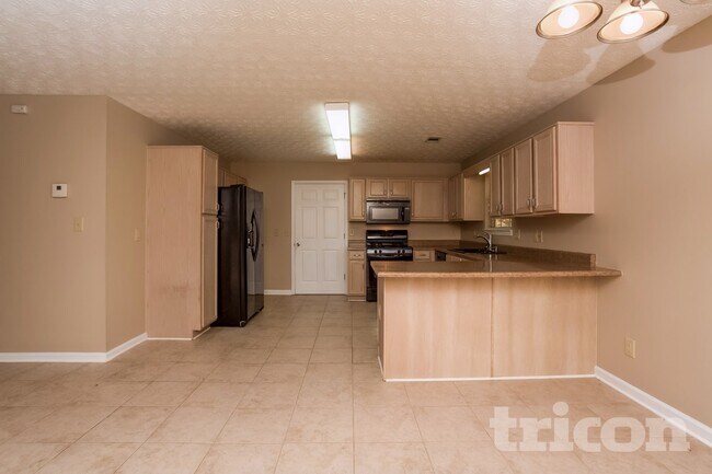 Building Photo - 165 Old Hampton Way