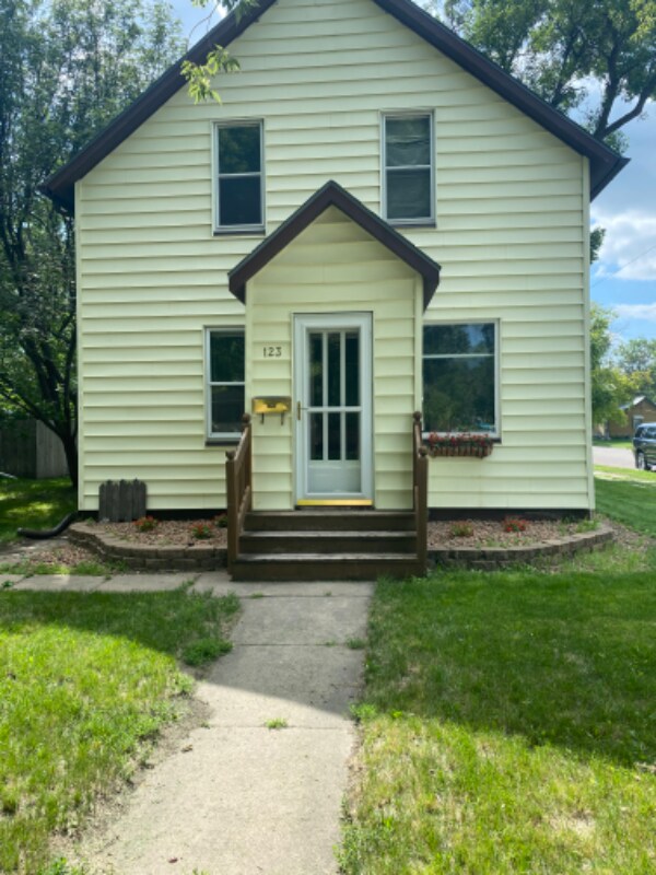 123 N Penn St, Aberdeen, SD 57401 House Rental in Aberdeen, SD