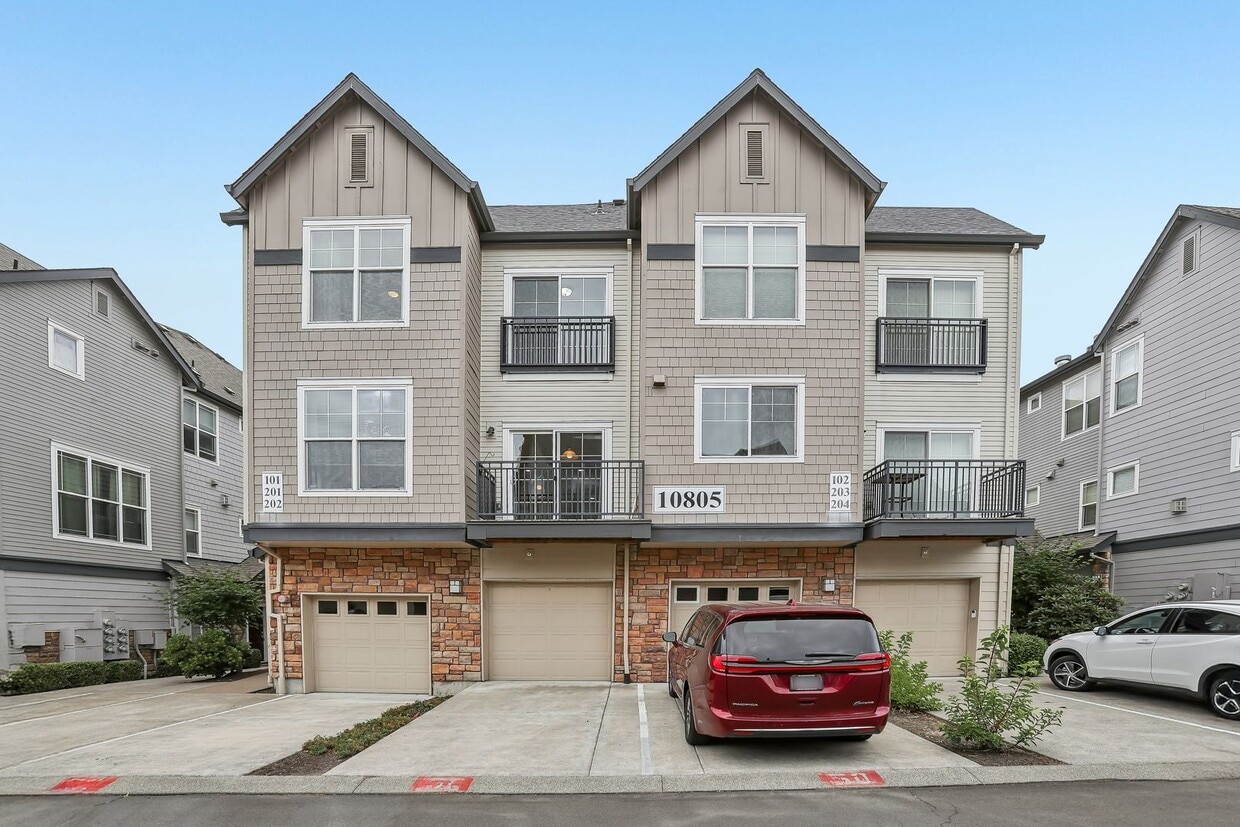 Dual-Suite 2BR/2.5BA Townhome-Style Condo — Gas Fireplace, Balcony & Attached Garage | Heron Cree... - Dual-Suite 2BR/2.5BA Townhome-Style Condo — Gas Fireplace, Balcony & Attached Garage | Heron Cree...