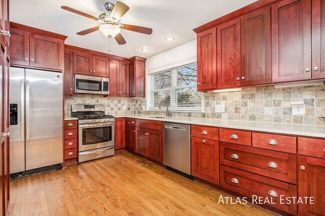 Foto del edificio - 4412 W 77th Pl