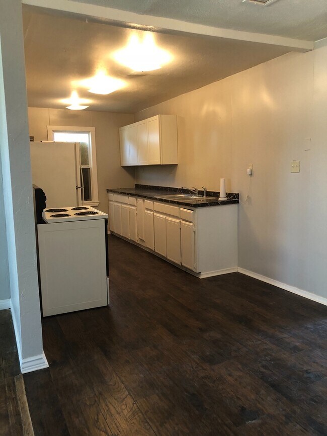 Foto del edificio - 3 Bedrooms 2 Baths 1 Car Garage Walking Distance to Palo Duro High