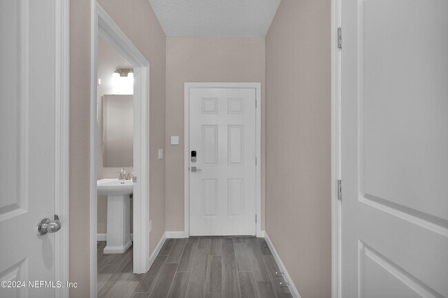 Foto del edificio - 12811 Josslyn Ln