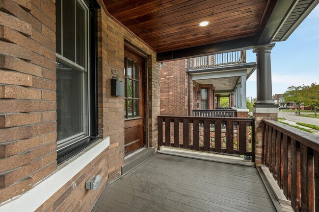 Foto del edificio - 719 Gladstone Ave