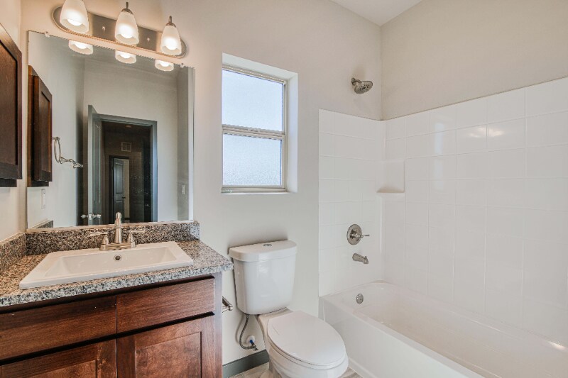 Foto principal - 8945 Robert Dr