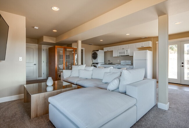 Building Photo - 13646 S Meadowlark Ln