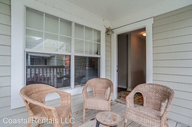 Building Photo - 3 br, 2.5 bath House - 22 Old South Court #B