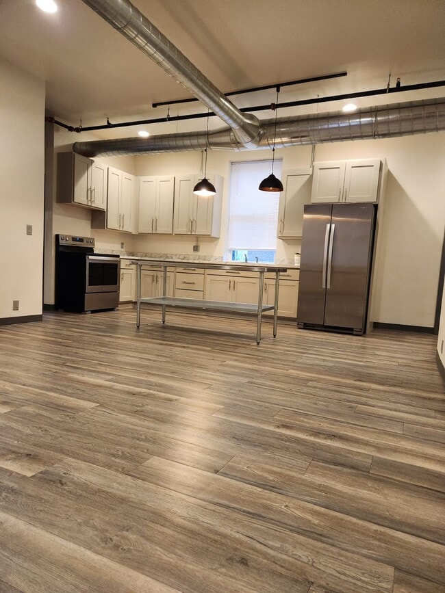 Building Photo - 618 Saint Joseph St