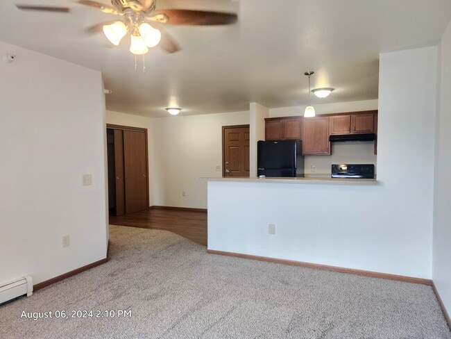 Living Area (2BR) - Cedar Pointe Estates Apartments