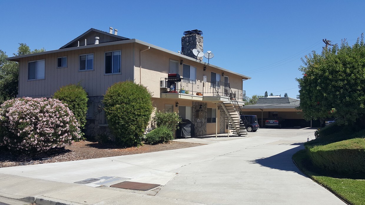 Building Photo - 5276 Balhan Ct