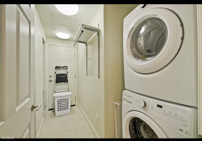 Foto del edificio - 1 br, 1.5 bath Townhome - 1790 Camino Leonor