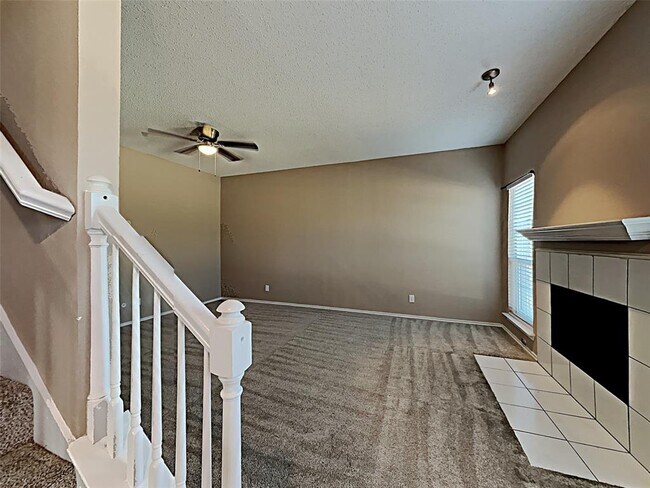 Building Photo - 1360 Creekview Dr