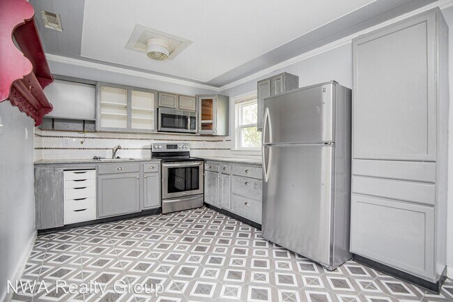Foto del edificio - 1 br, 1 bath House - 615 NW 2nd Street