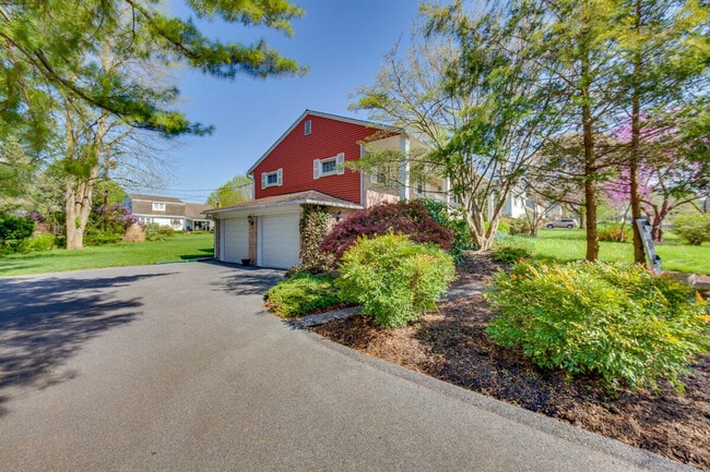 Building Photo - 25 Meadow View Dr