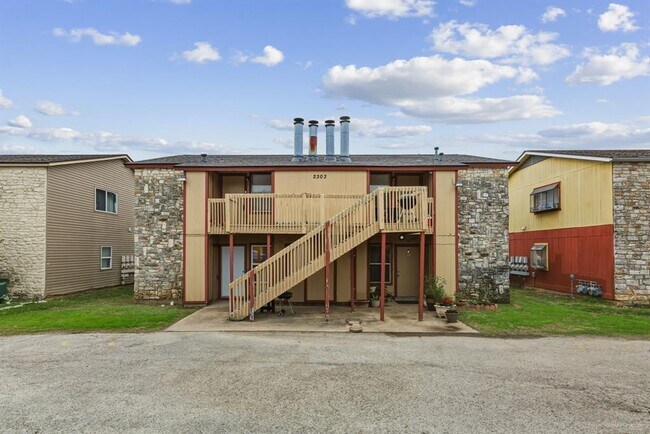 Foto del edificio - 2303 Rachael Ct