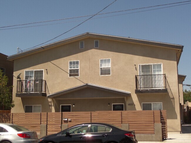 Front apartamentos seleccionados 6833 Hinds - 6831 Hinds Ave
