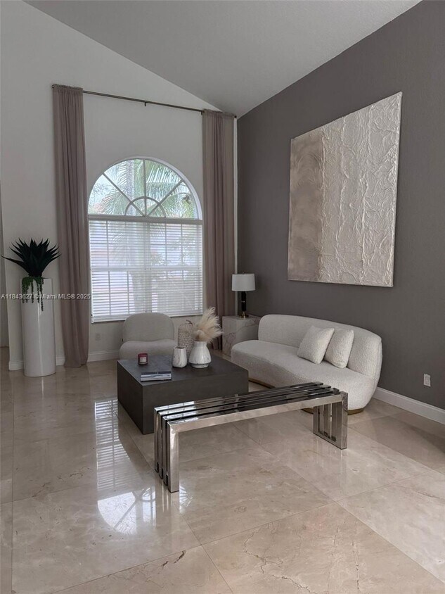 Foto principal - 5900 NW 111th Ave