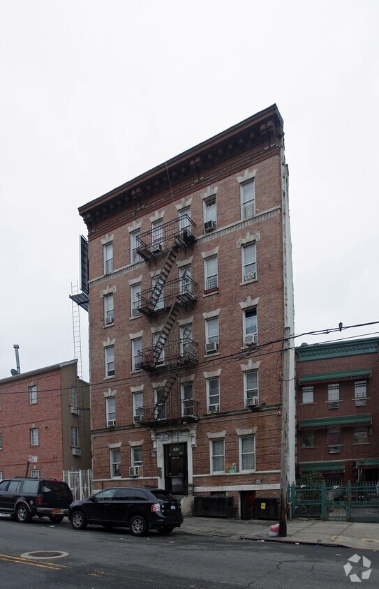 Building Photo - 650 E 182nd St